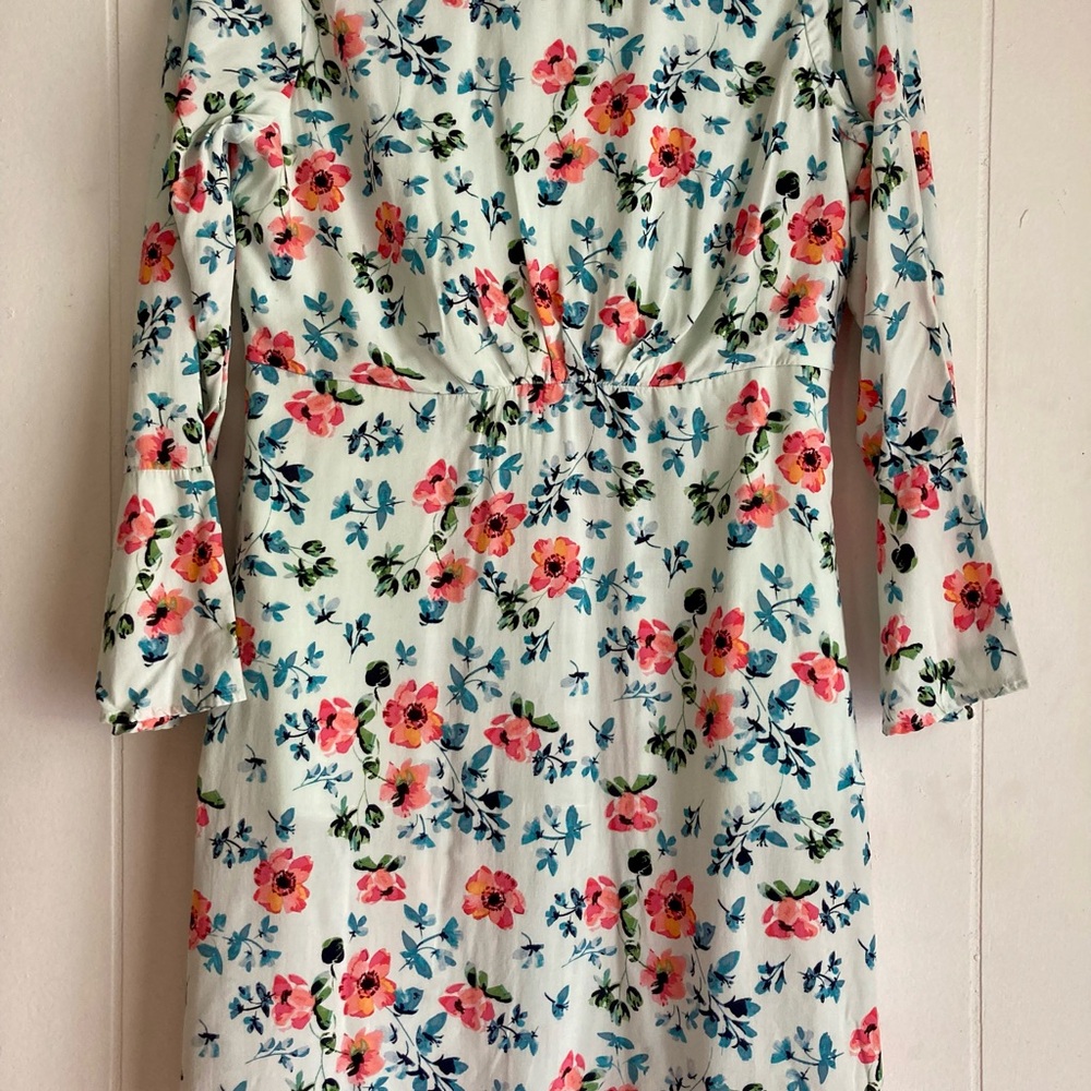 Loft Spring floral dress with bell sleeves and side pockets size 0 great